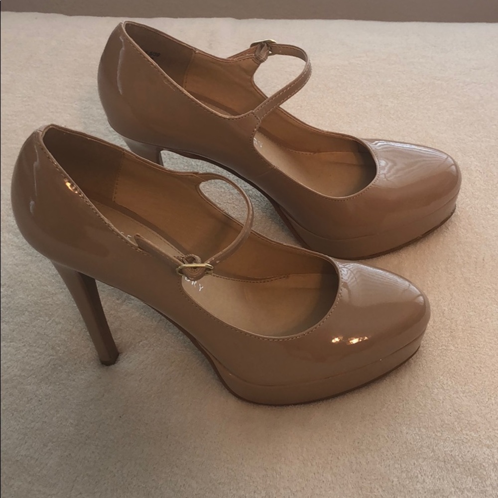 Chinese Laundry Los Angeles tan Heels